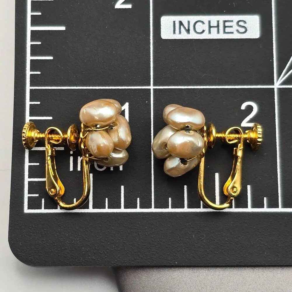 VTG Les Bernard Gold-Tone Screw Back Earrings Clustered Faux Pearls Signed - Picture 10 of 10